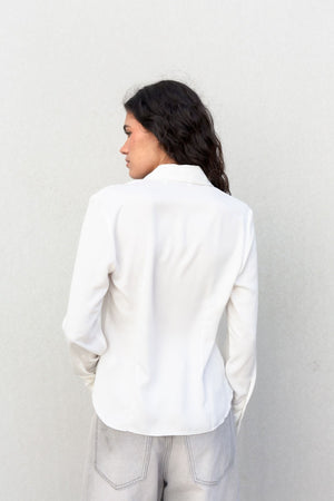 CAMISA ENTALLADA PINZAS