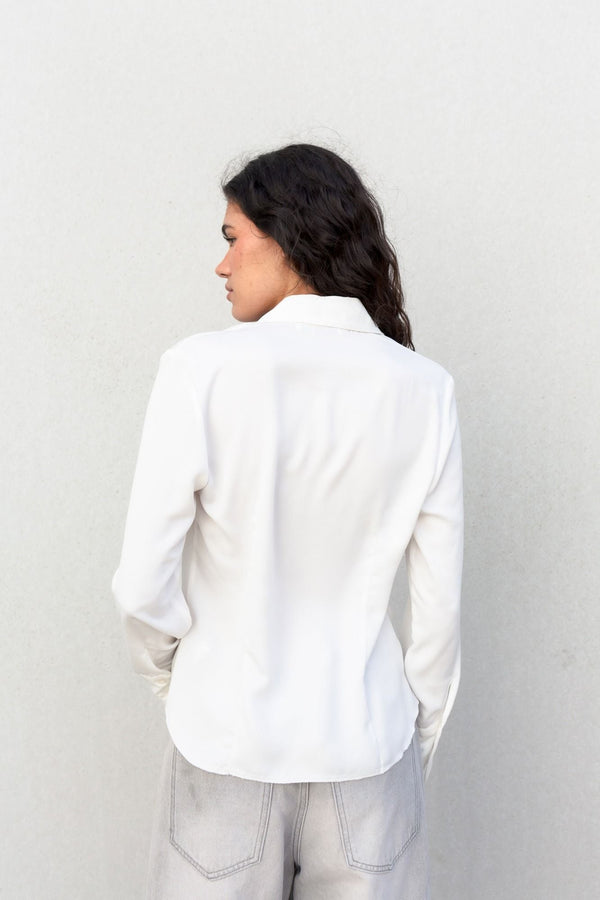 CAMISA ENTALLADA PINZAS