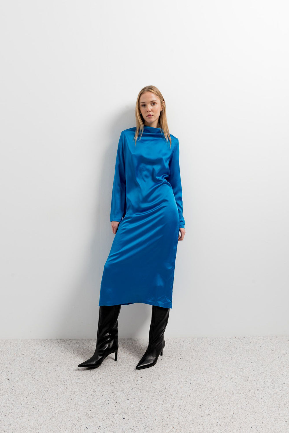 VESTIDO MIDI SATINADO