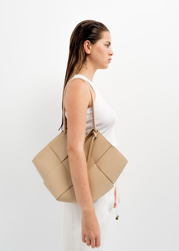 BOLSO SHOPPER EFECTO PIEL TRENZADO