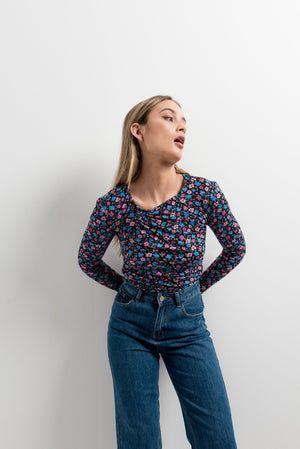 CAMISETA ASIMETRICA ESTAMPADA