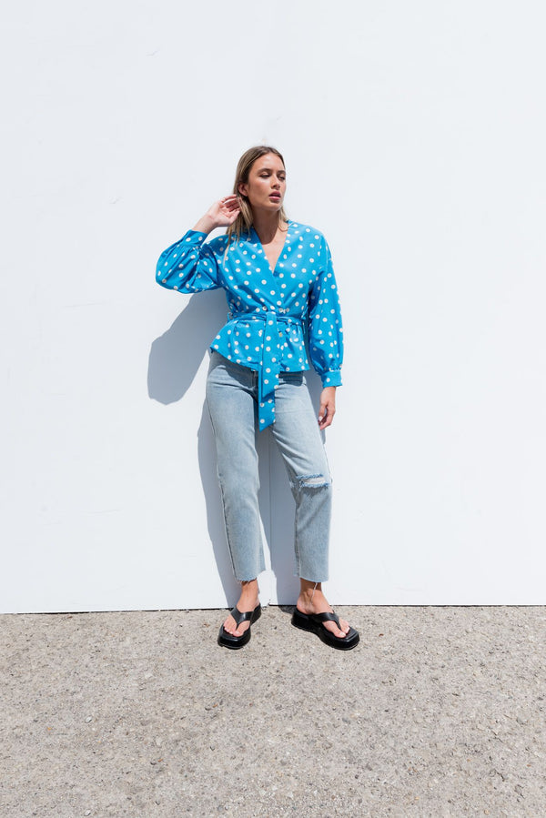 BLUSA LUNARES CRUZADA CON CINTURON