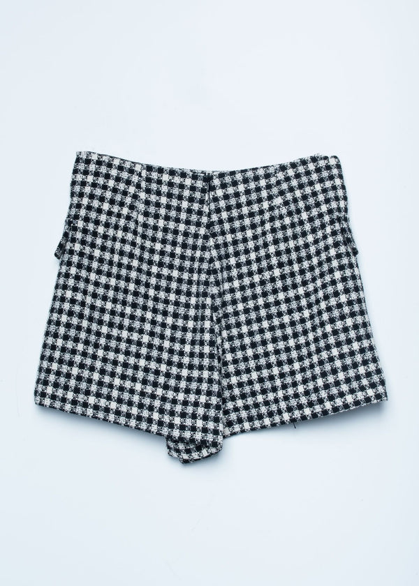 SHORT CON SOBREFALDA