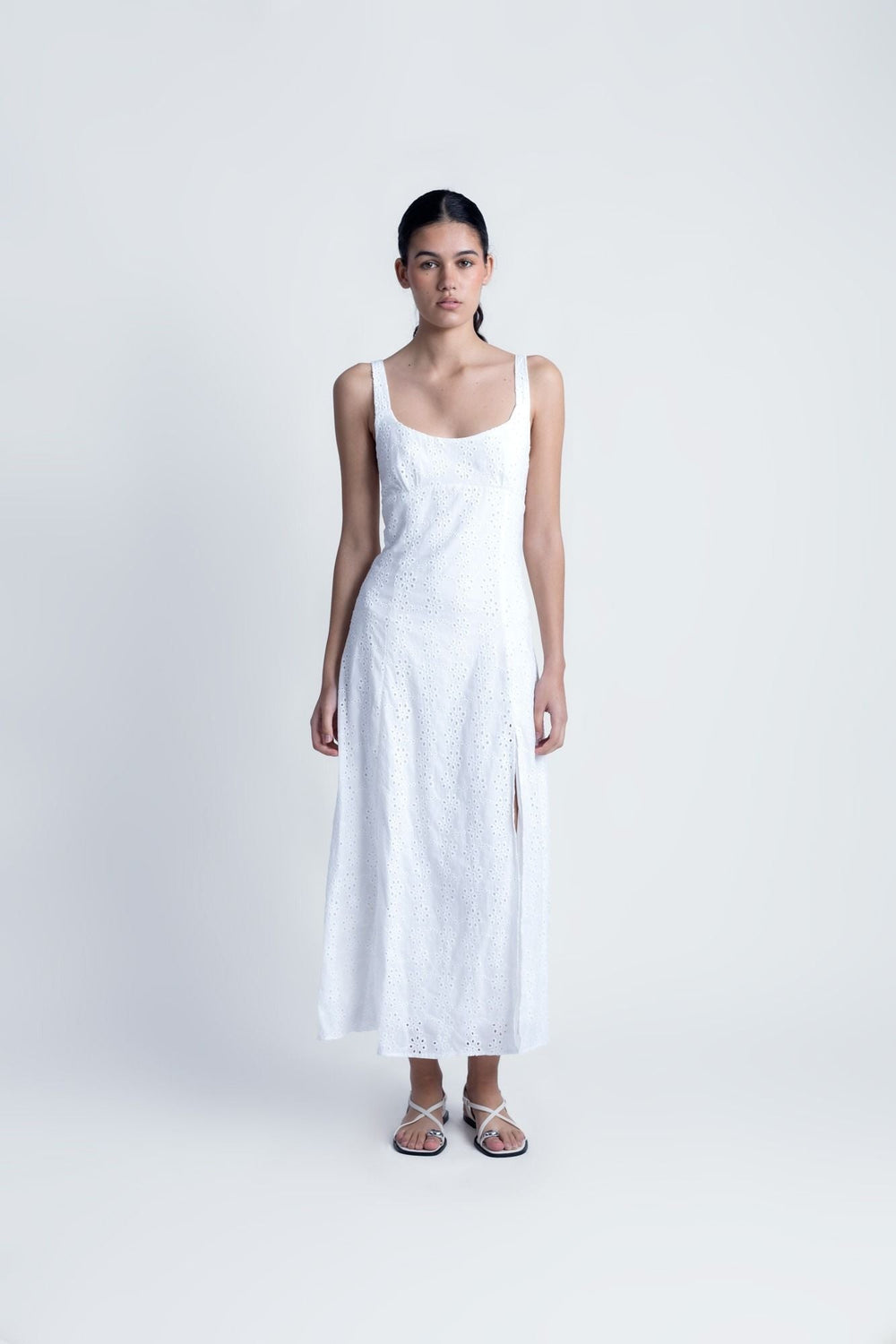 VESTIDO MIDI PERFORADO